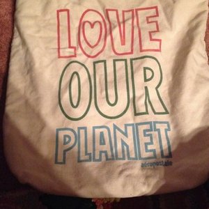 Aero tote bag is being swapped online for free