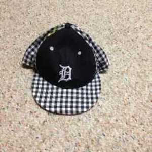 Detroit Tigers Flatbill is being swapped online for free