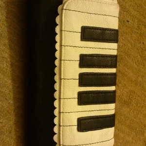 Betsey Jhonson Wallet  is being swapped online for free