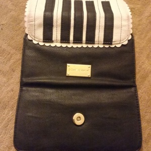 Betsey Jhonson Wallet  is being swapped online for free