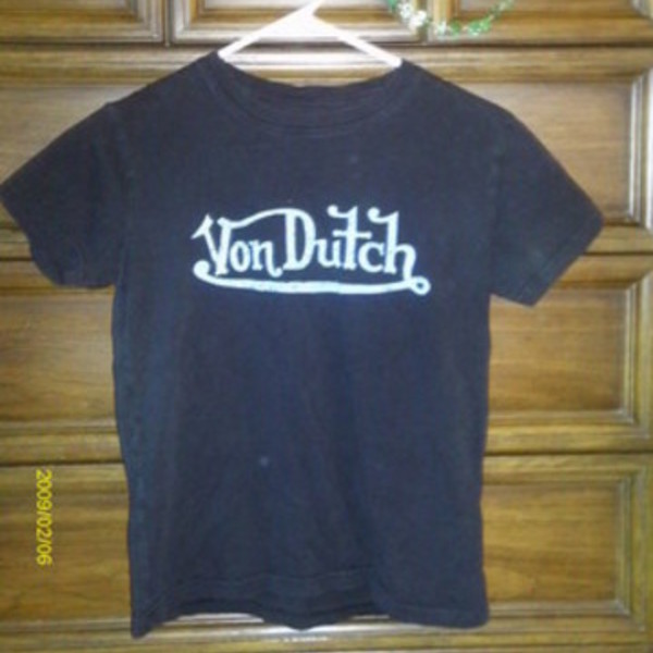 Black von dutch tee -small is being swapped online for free