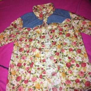 New Without Tags Floral/Denim Vintage Button Up Forever 21 is being swapped online for free