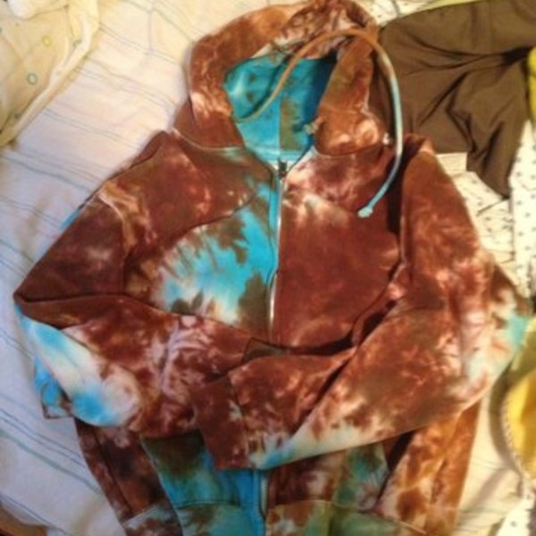 Tye dye hoodie is being swapped online for free