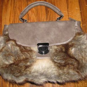 Faux Fur Purse is being swapped online for free