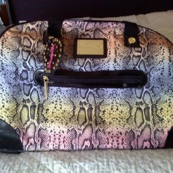 Betsey Johnson Travel Bag is being swapped online for free
