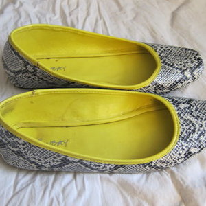Union Bay snakeskin flats 7 is being swapped online for free