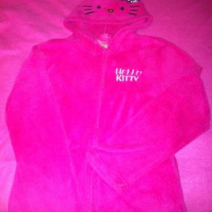 Hello Kitty Pajama Hoodie is being swapped online for free