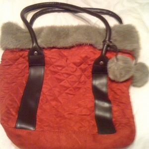 Red Winter Purse is being swapped online for free