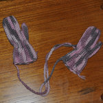 girls 12 month knitted gloves NWOT is being swapped online for free