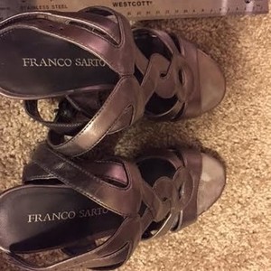 Franco Sarto Johnny Sandals Wedges 6.5M is being swapped online for free