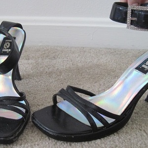 l.e.i. cute buckle shoes 7 is being swapped online for free