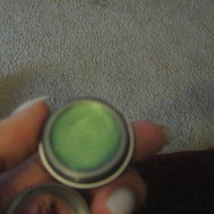 green creme eyeshadow is being swapped online for free