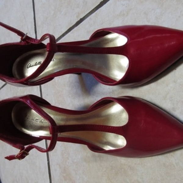 Ballroom dance shoes is being swapped online for free