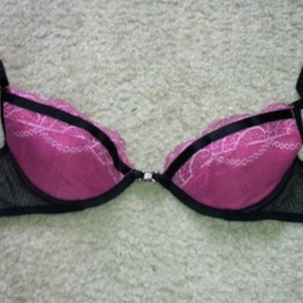 Hot pink/black bra 34B is being swapped online for free