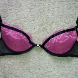 Hot pink/black bra 34B is being swapped online for free