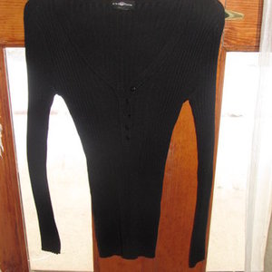 black fitted sweater is being swapped online for free