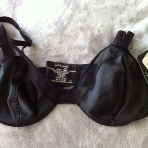 NWT Le Mystere No.9 30C black bra is being swapped online for free