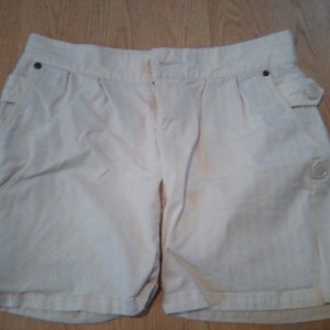 White High-Waisted Linen Shorts is being swapped online for free