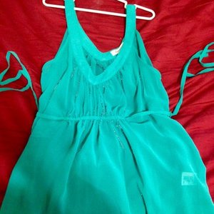 Forever 21 Top (M) is being swapped online for free