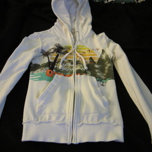 oneil sweatshirt is being swapped online for free