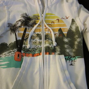 oneil sweatshirt is being swapped online for free