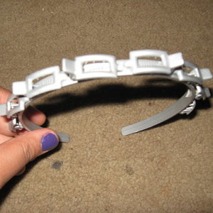 silver headband is being swapped online for free