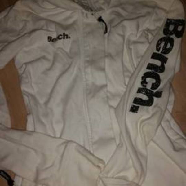 Bench Sweater XS is being swapped online for free