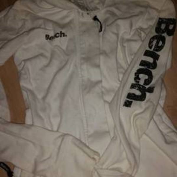 Bench Sweater XS is being swapped online for free