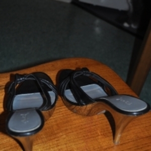 Hot Heels! size 8 is being swapped online for free