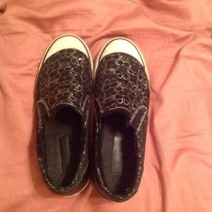 Coach Shoes is being swapped online for free