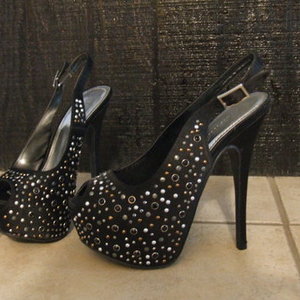 Heels is being swapped online for free