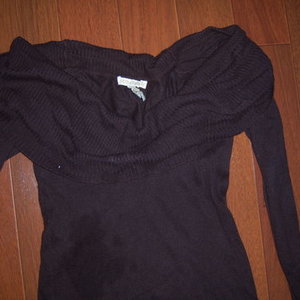 Small OFF SHOULDER sweater forever21 is being swapped online for free