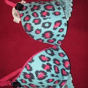 Blue and Pink Cheetah Bra is being swapped online for free