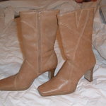 Tan Boots size 6 is being swapped online for free