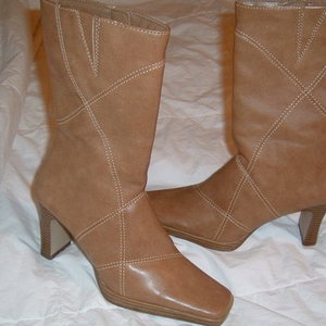 Tan Boots size 6 is being swapped online for free