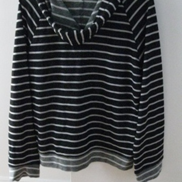 Striped Hooded Top (XL) is being swapped online for free