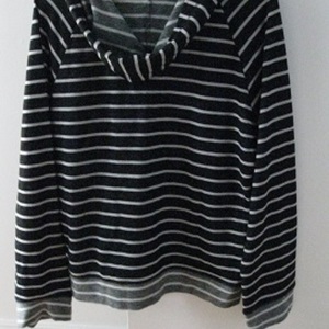 Striped Hooded Top (XL) is being swapped online for free