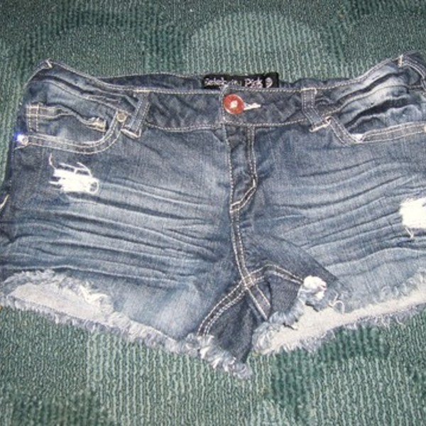 Destroyed Drk Denim Shorts is being swapped online for free