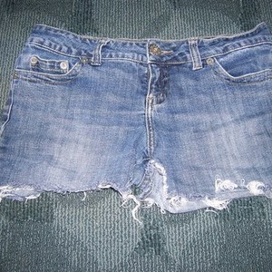 Guess Denim Shorts is being swapped online for free