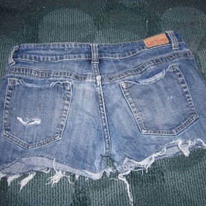 Guess Denim Shorts is being swapped online for free