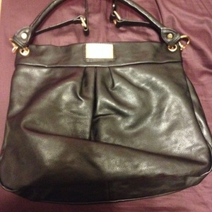 Faux Black Marc Jacobs Satchel with Gold Detail is being swapped online for free