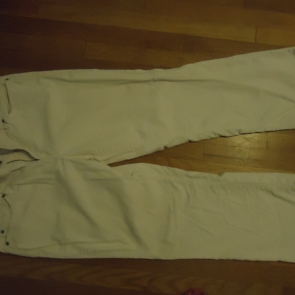 White Ann Taylor Loft Corduroy Pant 14T is being swapped online for free