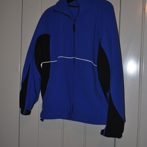 size lg fleece zip up is being swapped online for free