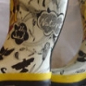 Sz 6 rain boots /ship USA only is being swapped online for free