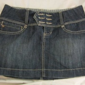 Jean skirt is being swapped online for free