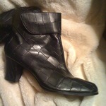 Black Boots! Cute! is being swapped online for free