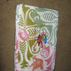 breast cancer scarf is being swapped online for free