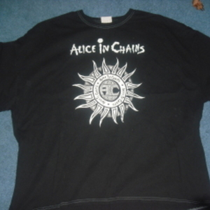 2x-3xL mens Alice in chains band tee is being swapped online for free