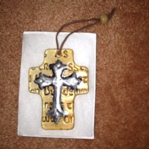 Ornate Glass Cross is being swapped online for free