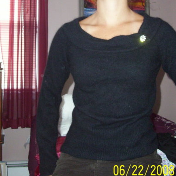 Delias Sweater is being swapped online for free